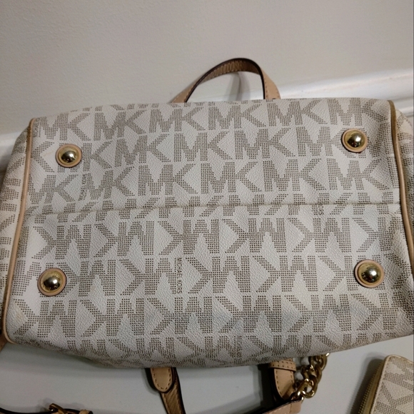 💥CLOSING Nov.1 SALE💥 Michael Kors MK Purse & matching Wallet - Picture 7 of 16